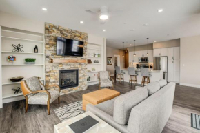 New Luxury Loft 404 I Huge Hot Tub I Great Views I Best Price I FREE Adventures Daily